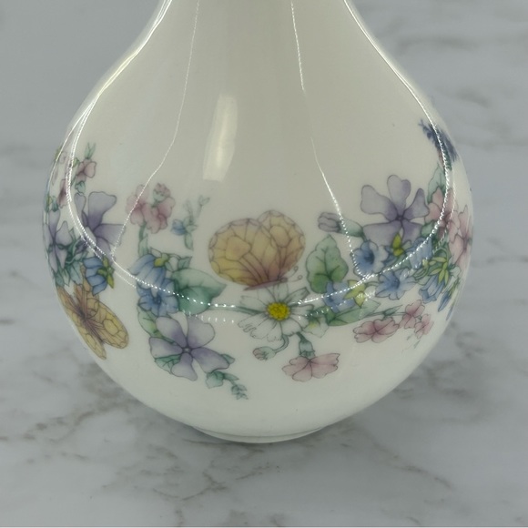 VTG 80s WEDGWOOD Vase - Picture 2 of 4